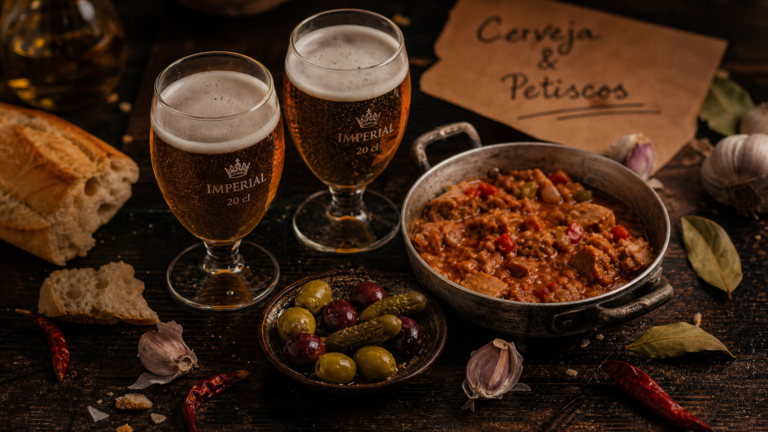 Biere portugaise en Imperial et petiscos, tuna pica-pau, piri-piri et olives
