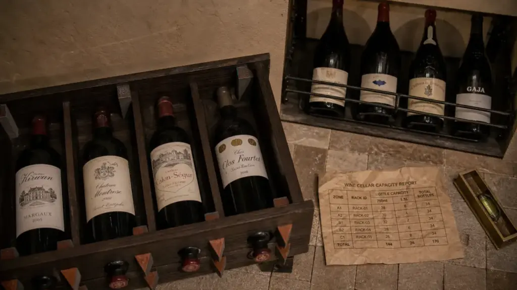 Mobilier cave à vin en bois sombre, stable, pour conservation des bouteilles